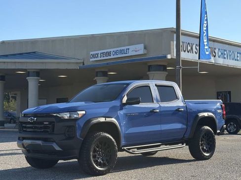 Used 2025 Chevrolet Colorado Trail Boss AWD/4WD image 12