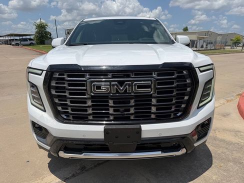 Used 2026 GMC Yukon Denali Ultimate w/ LPO, Floor Liner Package AWD/4WD image 6