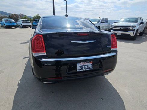 Used 2015 Chrysler 300 Limited RWD image 7