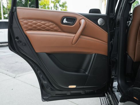 Used 2024 INFINITI QX80 Sensory image 32