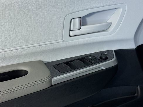 New 2026 Toyota Sienna LE image 22
