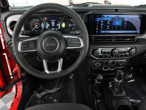 Used 2025 Jeep Wrangler Unlimited Sahara w/ Safety Group AWD/4WD image 10