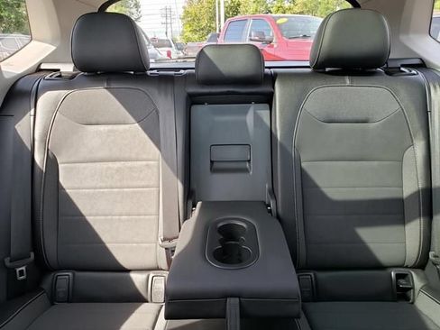 Used 2023 Volkswagen Taos SE w/ Panoramic Sunroof Package AWD/4WD image 16