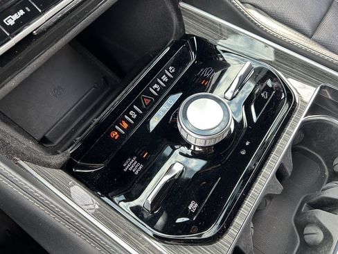 Used 2022 Jeep Wagoneer Series III w/ Premium Group I image 35