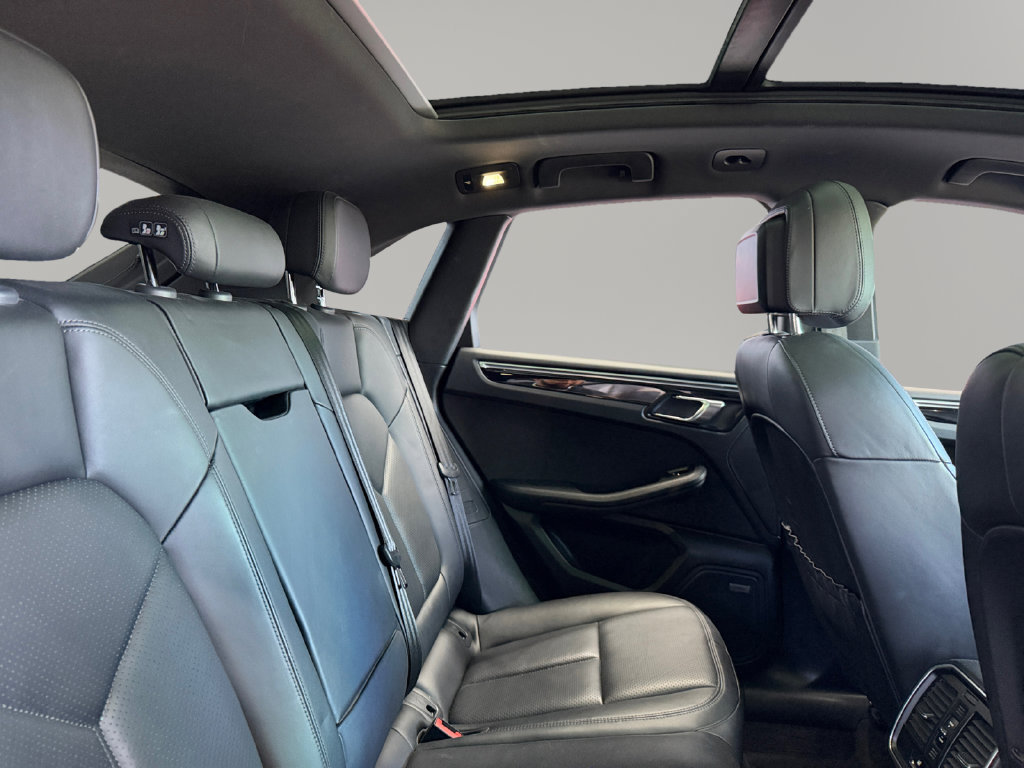 Used 2018 Porsche Macan Sport Edition AWD/4WD image 27