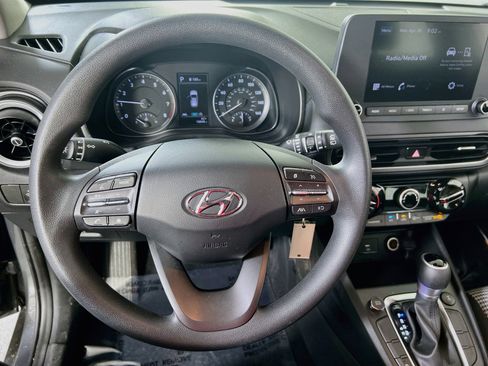 Used 2023 Hyundai Kona SE image 11