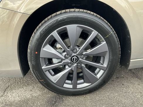 New 2026 Nissan Sentra SL w/ Floor Mat Package image 9