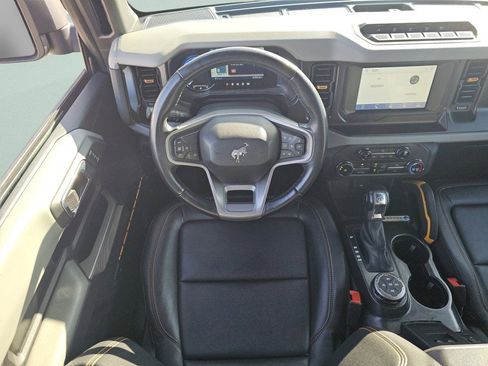 Used 2023 Ford Bronco Badlands image 4