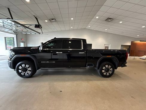 Used 2024 GMC Sierra 2500 Denali w/ Denali Reserve Package AWD/4WD image 4
