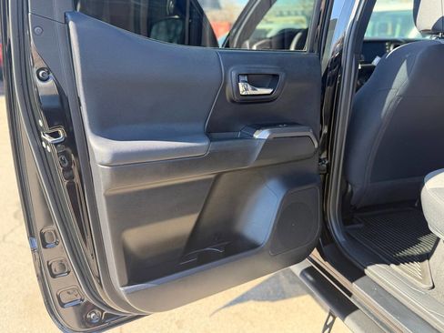 Used 2021 Toyota Tacoma TRD Sport w/ Technology Package image 28