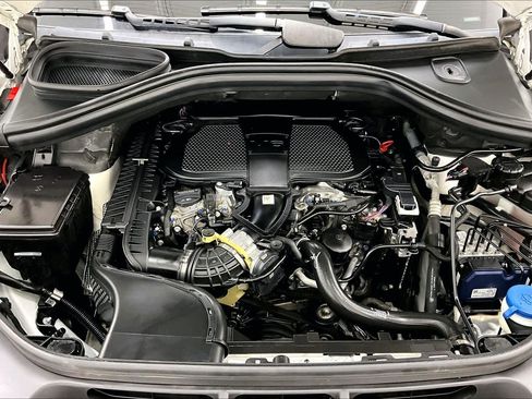 Used 2018 Mercedes-Benz GLE 350 4MATIC image 32