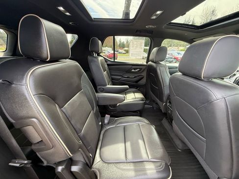 Used 2023 Chevrolet Traverse Premier w/ Redline Edition image 18
