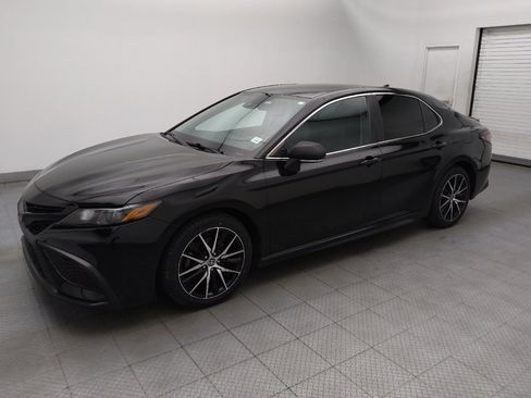 Used 2023 Toyota Camry SE FWD image 2