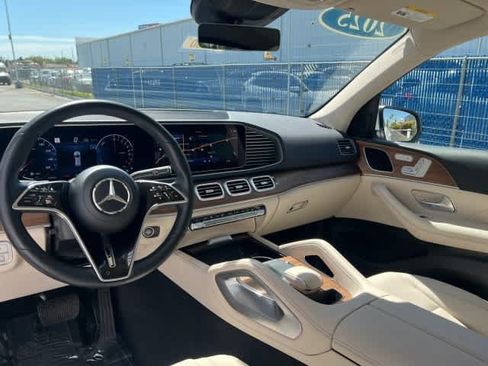 Certified 2025 Mercedes-Benz GLE 450e 4MATIC image 17