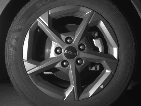 Used 2025 Kia K4 LXS image 13