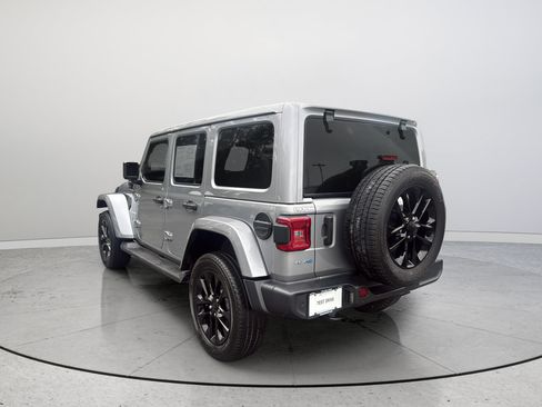 Used 2021 Jeep Wrangler Unlimited Sahara w/ Cold Weather Group AWD/4WD image 9