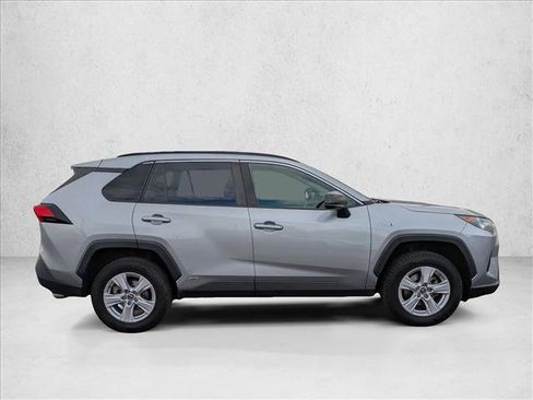 Used 2019 Toyota RAV4 LE image 4
