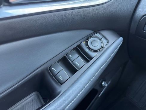 Used 2019 Buick Enclave Essence image 5