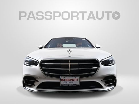Used 2022 Mercedes-Benz S 580 4MATIC Sedan image 3