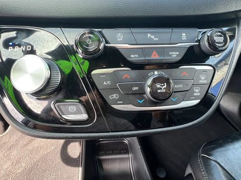 Used 2019 Chrysler Pacifica Touring-L w/ S Appearance Package FWD image 24