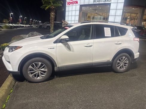 Used 2018 Toyota RAV4 XLE image 7