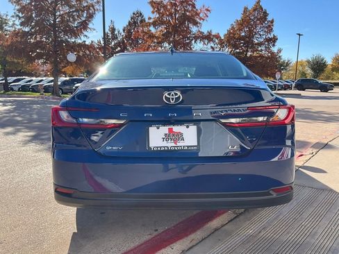 Used 2025 Toyota Camry LE image 7