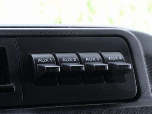 Used 2018 Ford E-350 and Econoline 350 Super Duty w/ Power Windows & Locks Group image 25