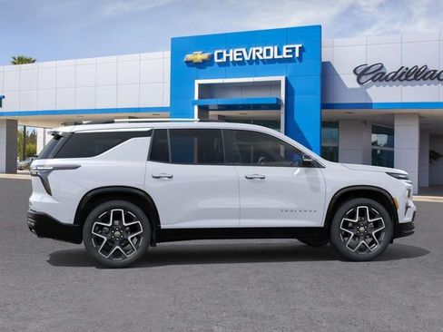 New 2026 Chevrolet Traverse High Country w/ LPO, Illumination Package FWD image 3