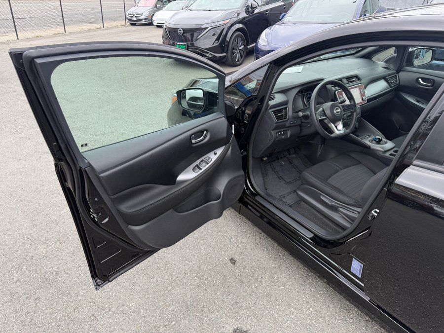 Used 2025 Nissan Leaf S FWD image 8