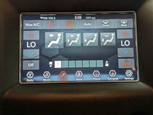 Used 2019 Jeep Grand Cherokee Laredo image 25