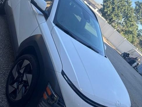 Used 2024 Hyundai Kona Limited FWD image 3