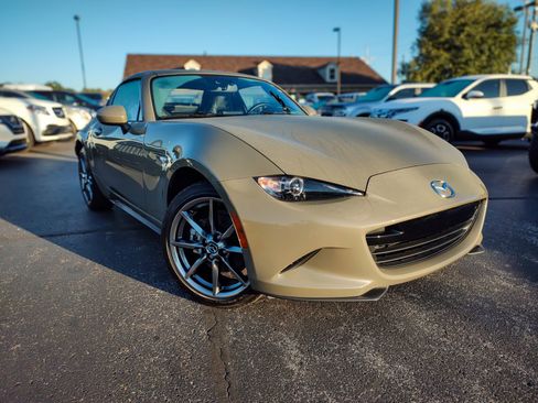 Used 2023 MAZDA MX-5 Miata Grand Touring w/ Weather Package image 10