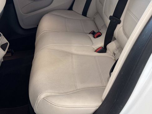 Used 2025 Mercedes-Benz C 300 Sedan image 5