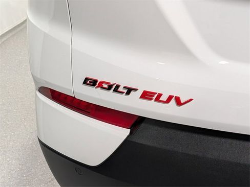 Used 2023 Chevrolet Bolt EUV LT w/ Convenience Package image 5