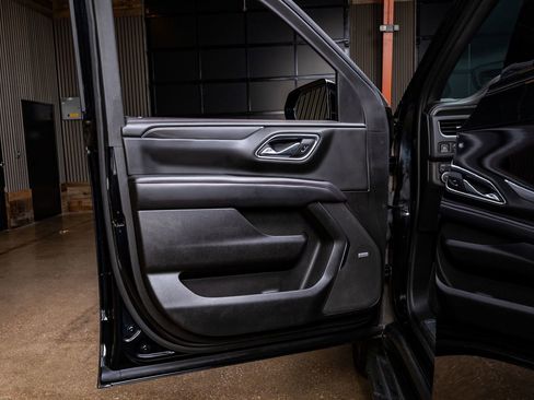 Used 2022 Chevrolet Tahoe RST w/ Luxury Package image 32
