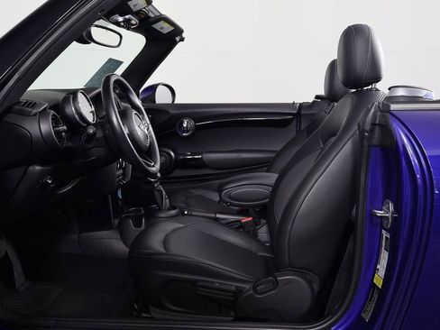 Used 2019 MINI Cooper Convertible w/ Premium Package image 11