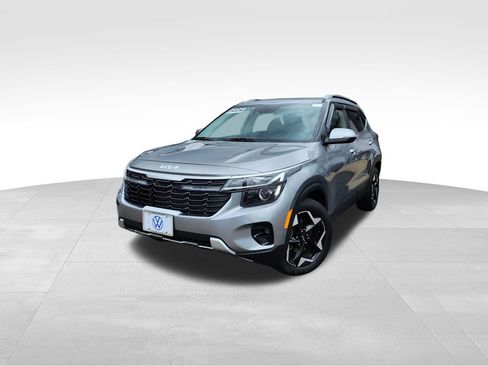 Used 2024 Kia Seltos EX AWD/4WD image 3