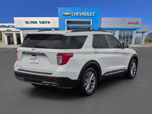 Used 2023 Ford Explorer XLT w/ Equipment Group 202A image 8