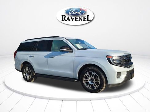 Used 2025 Ford Expedition Active AWD/4WD image 2