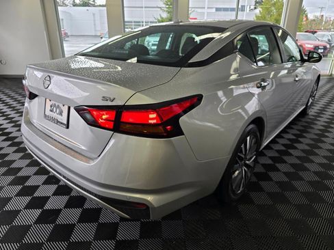 Used 2023 Nissan Altima 2.5 SV FWD image 3