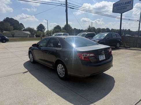 Used 2012 Toyota Camry LE FWD image 5