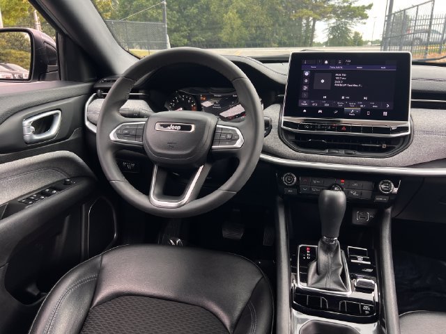 Used 2023 Jeep Compass Latitude AWD/4WD image 17