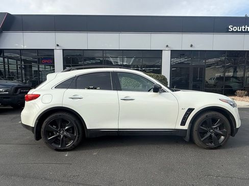 Used 2017 INFINITI QX70 AWD w/ Premium Package image 9