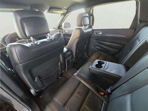 Used 2019 Jeep Grand Cherokee Limited image 16