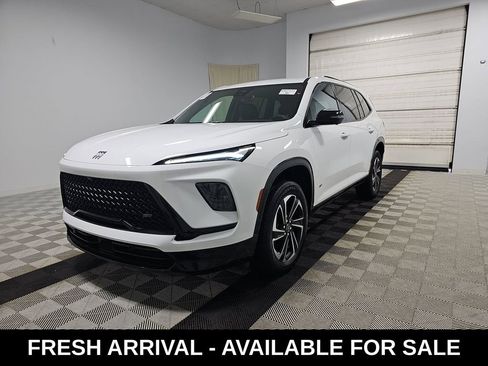 Used 2025 Buick Enclave Sport Touring image 4