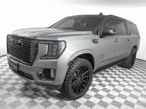Used 2023 GMC Yukon XL Denali Ultimate w/ LPO, Floor Liner Package image 8