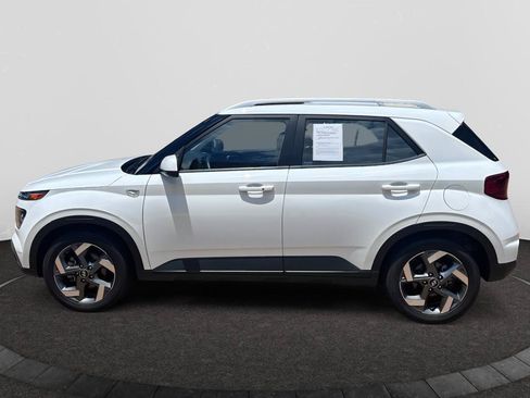 Used 2025 Hyundai Venue SEL FWD image 2