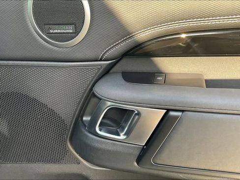 Used 2023 Land Rover Discovery Metropolitan Edition image 24