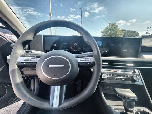 Used 2025 Hyundai Sonata SE FWD image 11