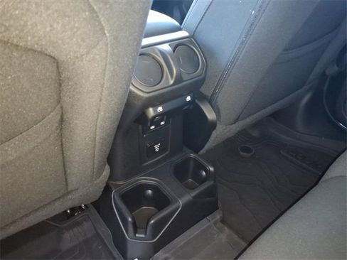 Used 2023 Jeep Gladiator Willys image 7